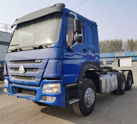 6800*2500*3200mm 3alxes 30t HOWO Χρησιμοποιούμενο φορτηγό ελκυστήρα με αλουμινένιο δεξαμενόπλοιο πετρελαίου 400L