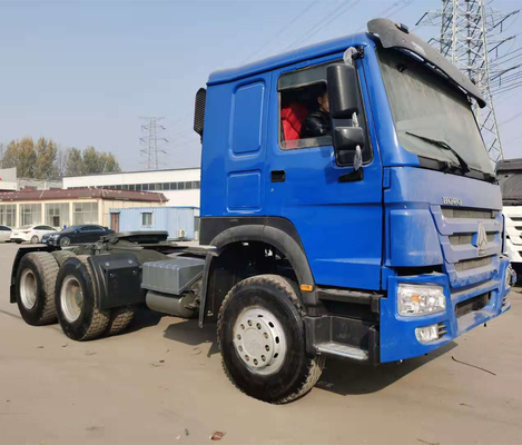 6800*2500*3200mm 3alxes 30t HOWO Χρησιμοποιούμενο φορτηγό ελκυστήρα με αλουμινένιο δεξαμενόπλοιο πετρελαίου 400L