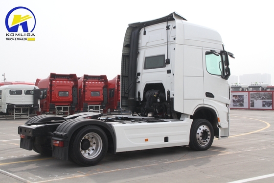 Χρησιμοποιούμενο Shacman 4X2 6tyles Semi Trailer Tractor Truck Ιδανικό για τις αγορές της χώρας