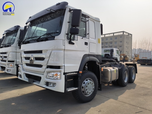 Σχεδιασμός ακτίνων ελαστικών Sinotruk HOWO 6X4 420HP Tractor Truck Head με βάση έλξης 50 /90