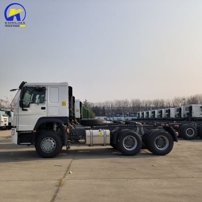 Zz4257s3241W 6X4 420 HP Ντίζελ κινητήρας HOWO ελκυστήρας ρυμουλκούμενο κεφάλι φορτηγού για την απόδοση