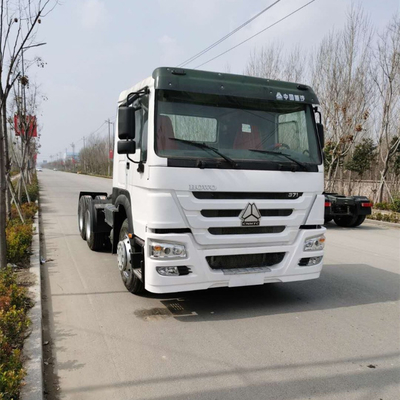 Σινοτροχείο HOWO 6X4 Κεφαλή κινητήρα για ρυμουλκούμενο με χειροκίνητη μετάδοση τύπου 6800*2500*3200mm