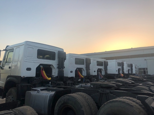 Zz4257s3241W 6X4 10 τροχούς HOWO Τρακτικό φορτηγό κεφάλι με ανθεκτικό κιβώτιο ταχυτήτων Hw19710
