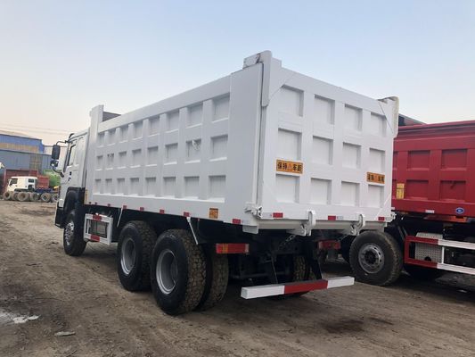 Χρησιμοποιούμενο Sinitruk HOWO 6X4 10 τροχών 30t φορτηγό ντάμπερ Zz3257n3847A με 300L δεξαμενόπλοιο καυσίμου