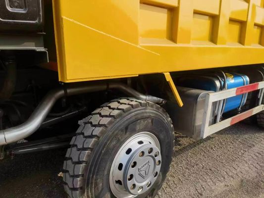 HOWO 8X4 Τελαχιστοφόρος Τελαχιστοφόρος για την Αφρική 20cbm Διάμετρος κουβάς 25-30 τόνων χωρητικότητα