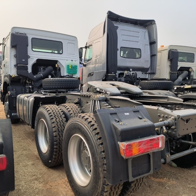 Χρησιμοποιούμενο Sinotruk HOWO 6X4 βαρέος ρυμουλκούμενος με κεφαλή ελκυστήρα με και ≤5 καθίσματα