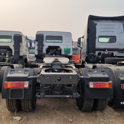 Χρησιμοποιούμενο Sinotruk HOWO 6X4 βαρέος ρυμουλκούμενος με κεφαλή ελκυστήρα με και ≤5 καθίσματα