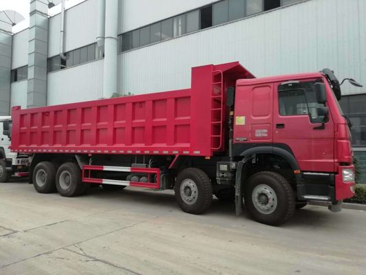 300 λίτρων δεξαμενόπλοιο καυσίμου χωρητικότητα φορτίου 21-30 τόνων HOWO 8X4 φορτηγό απορριμμάτων για δύσκολες συνθήκες