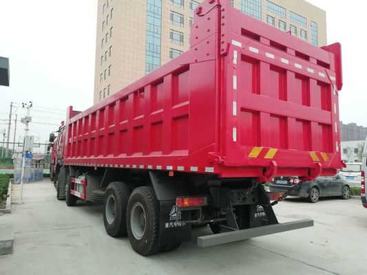 300 λίτρων δεξαμενόπλοιο καυσίμου χωρητικότητα φορτίου 21-30 τόνων HOWO 8X4 φορτηγό απορριμμάτων για δύσκολες συνθήκες