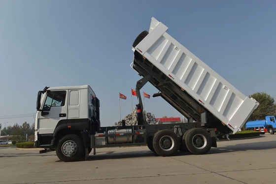 Χρησιμοποιούμενο φορτηγό HOWO 6X4 με διαστάσεις κουβάς 20cbm και εξαιρετική κατάσταση
