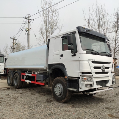 Zf8118 Στροφή Sinotruck HOWO 20000λίτρα Οδική οδική δεξαμενή νερού Σπρινκλερ φορτηγό