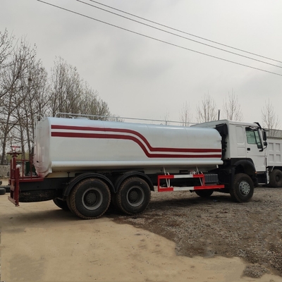 Zf8118 Στροφή Sinotruck HOWO 20000λίτρα Οδική οδική δεξαμενή νερού Σπρινκλερ φορτηγό