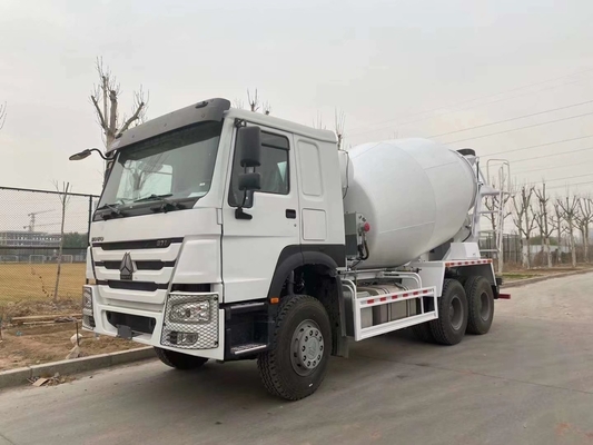 Χειροκίνητο κιβώτιο μεταφοράς 6-10 Cbm Sinotruk HOWO Mixer Truck με διπλό άξονα κίνησης μείωσης