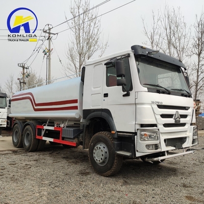20 κυβικά μέτρα Sinotruck HOWO 6X4 Καμιόνι δεξαμενής ψεκασμού νερού με κινητήρα Wd615.47