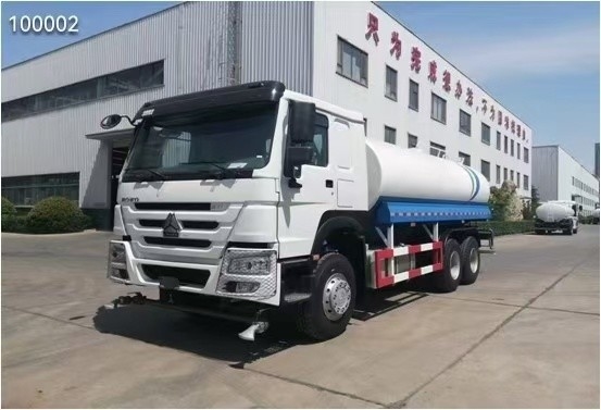 Sinotruk HOWO 6X4 Σπρίνκελερ φορτηγό νερού με βαλβίδα API Ένα κρεβάτι και δύο καθίσματα