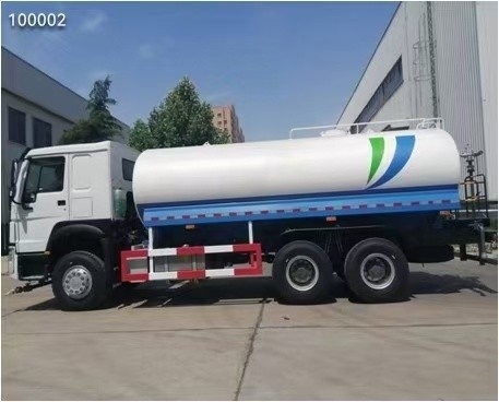 Sinotruk HOWO 6X4 Σπρίνκελερ φορτηγό νερού με βαλβίδα API Ένα κρεβάτι και δύο καθίσματα