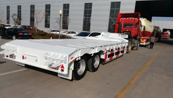 Sinotruk HOWO 3άξονας 60t ημι-χαμηλόπανο ρυμουλκούμενο με ράμπα 7000-8000mm